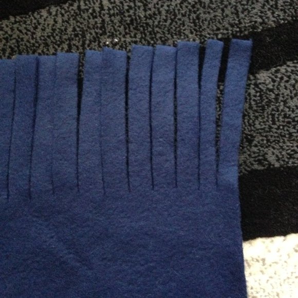 *NWOT* Navy Blue Cozy Polar Fleece Poncho Blanket - Picture 9 of 9